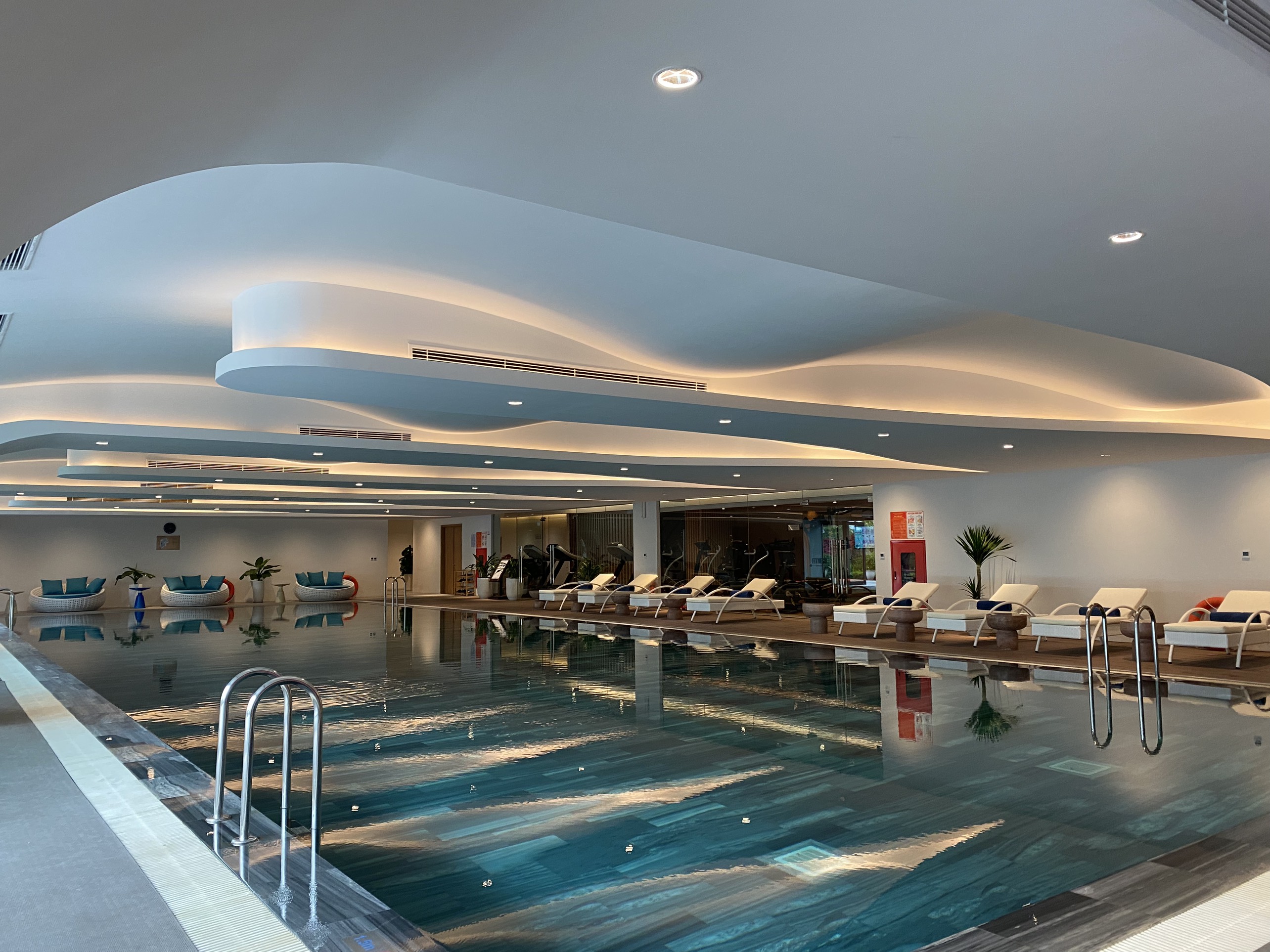 Bể bơi trong nhà, ngoài trời